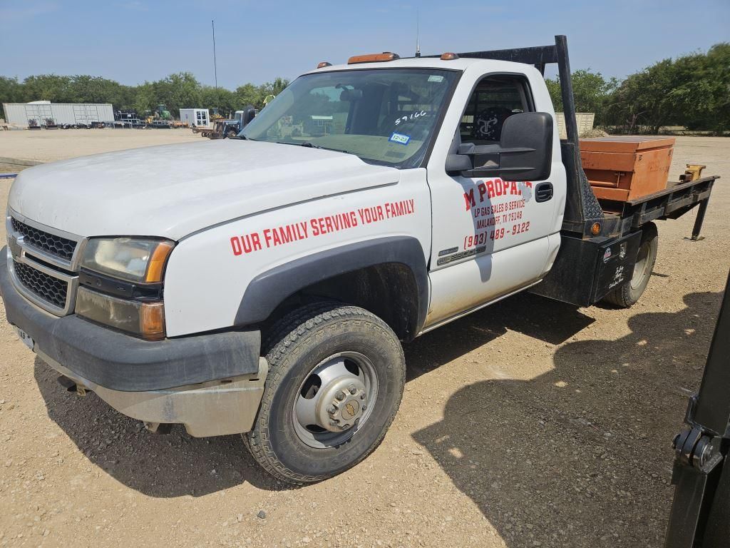 2006 Chevrolet 2500 Equipment Image0
