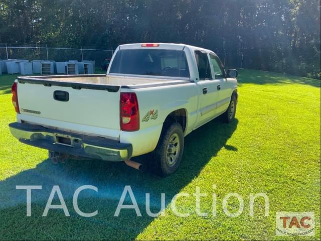 Image of Chevrolet 1500 equipment image 3