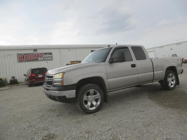 Image of Chevrolet 1500 equipment image 3