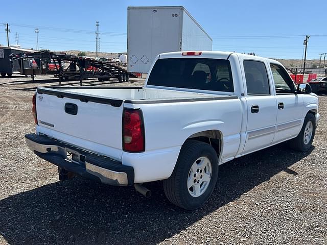 Image of Chevrolet 1500 equipment image 2