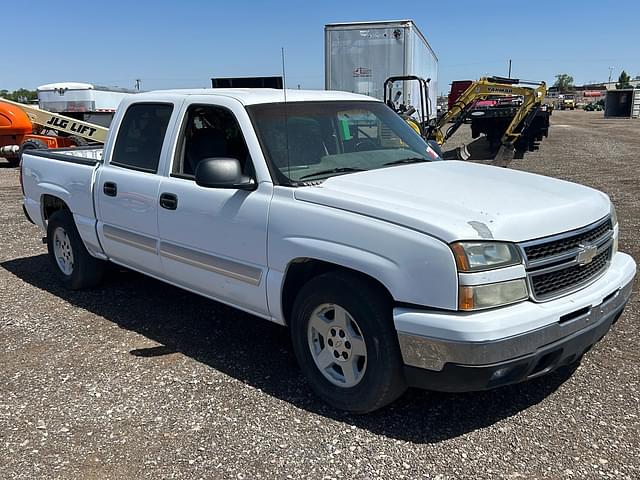 Image of Chevrolet 1500 equipment image 3