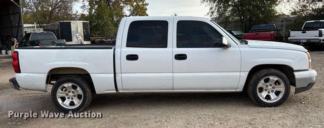 Image of Chevrolet 1500 equipment image 3