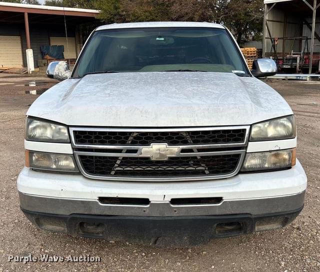 Image of Chevrolet 1500 equipment image 1