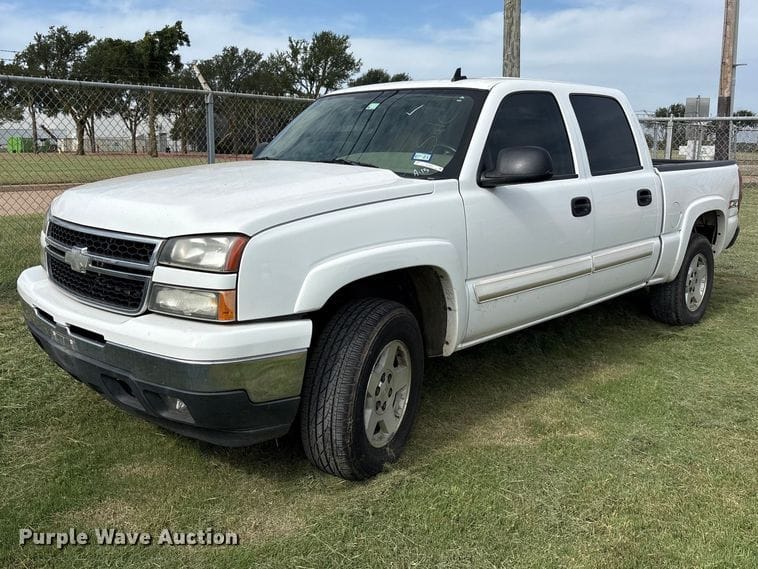 2006 Chevrolet Silverado Equipment Image0