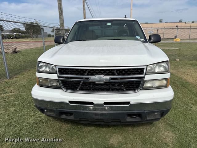 Image of Chevrolet Silverado equipment image 1