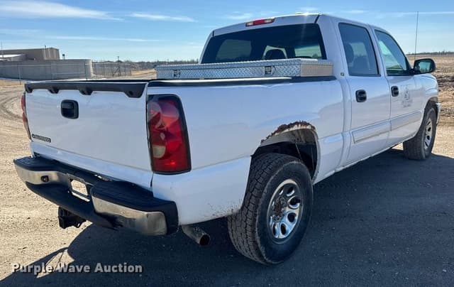 Image of Chevrolet 1500 equipment image 4