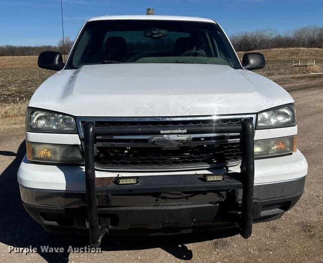 Image of Chevrolet 1500 equipment image 1