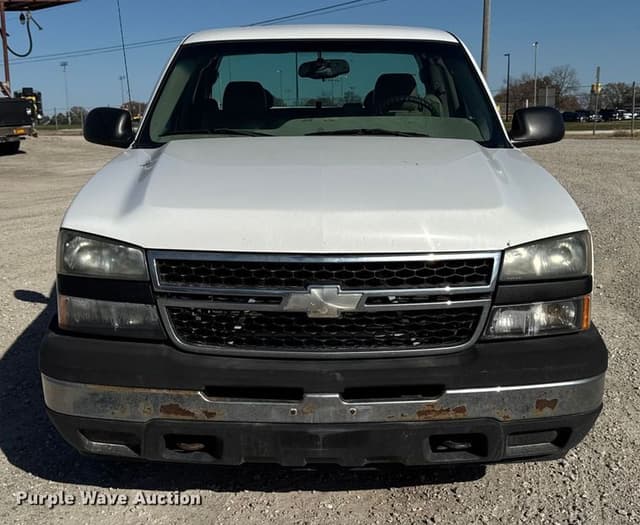 Image of Chevrolet 1500 equipment image 1