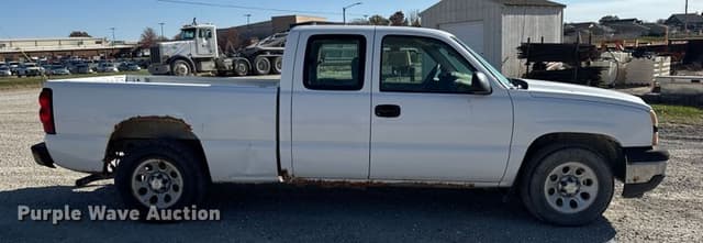 Image of Chevrolet 1500 equipment image 3