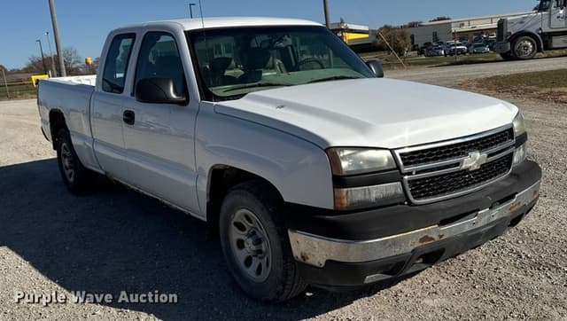 Image of Chevrolet 1500 equipment image 2