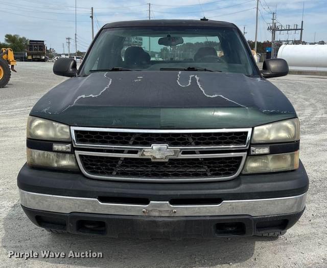 Image of Chevrolet 1500 equipment image 1