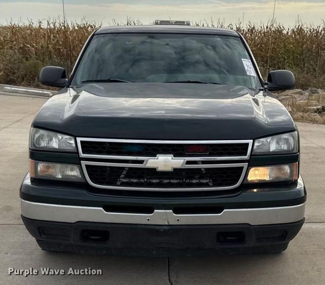 Image of Chevrolet 1500 equipment image 1