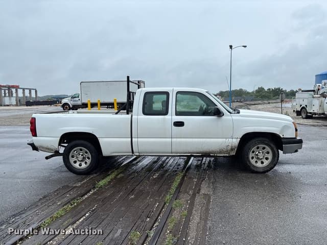 Image of Chevrolet 1500 equipment image 3