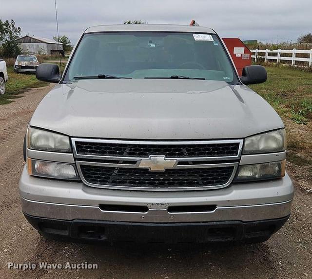 Image of Chevrolet 1500 equipment image 1