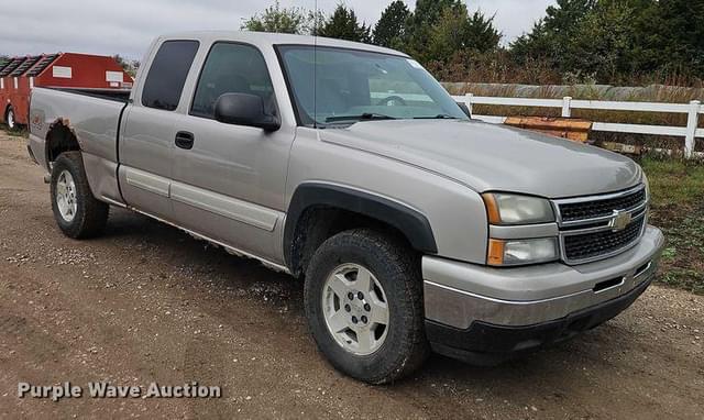 Image of Chevrolet 1500 equipment image 2