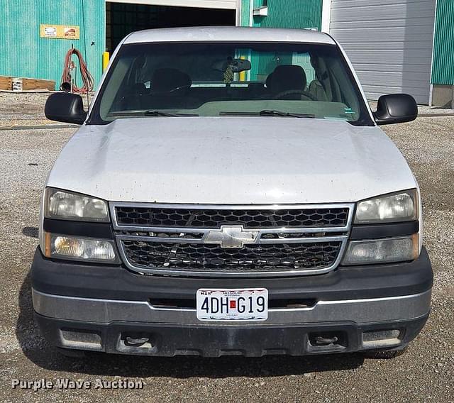 Image of Chevrolet 1500 equipment image 1