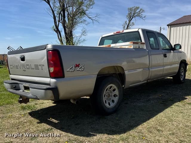 Image of Chevrolet Silverado equipment image 4