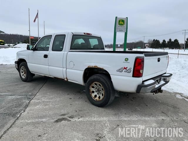 Image of Chevrolet 1500 equipment image 2