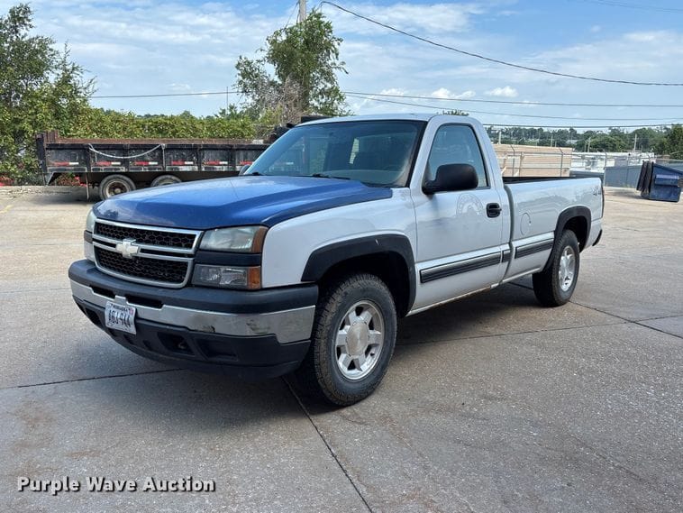 2006 Chevrolet 1500 Equipment Image0
