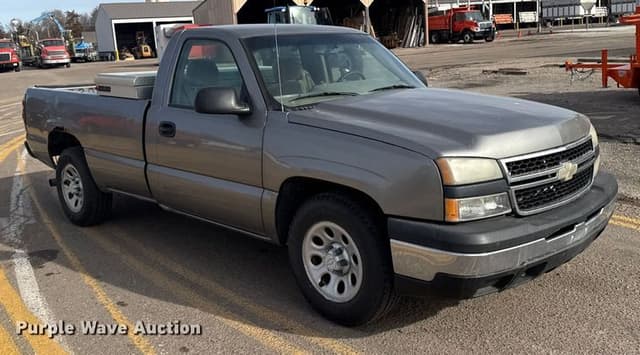 Image of Chevrolet 1500 equipment image 2