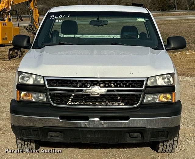 Image of Chevrolet 1500 equipment image 1