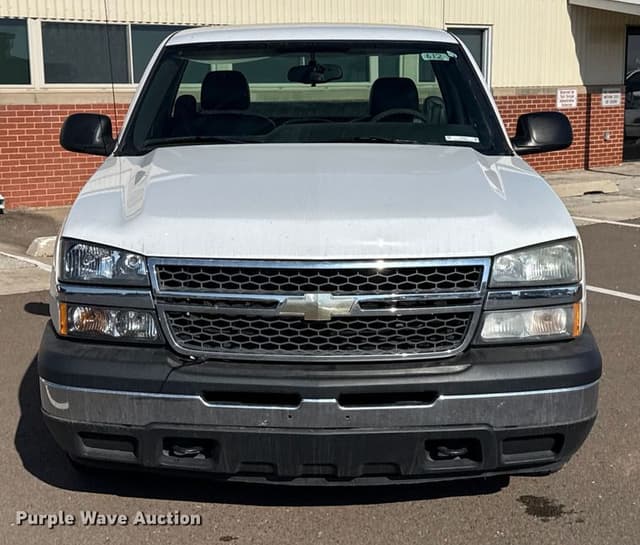 Image of Chevrolet 1500 equipment image 1