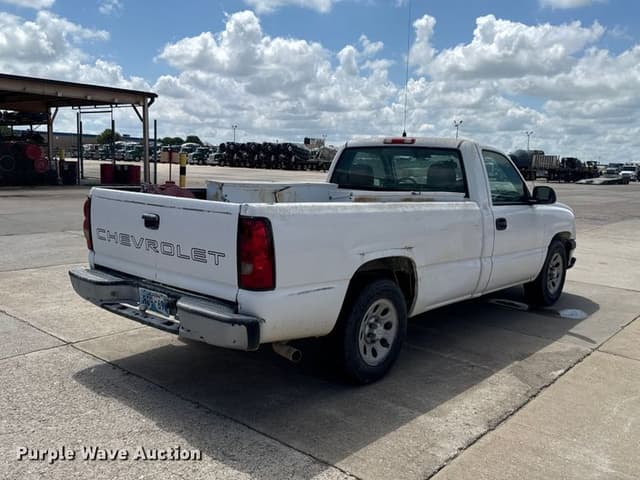Image of Chevrolet 1500 equipment image 4