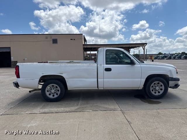 Image of Chevrolet 1500 equipment image 3