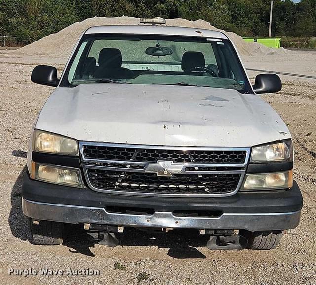 Image of Chevrolet 1500 equipment image 1