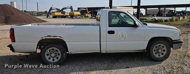 Image of Chevrolet 1500 equipment image 3