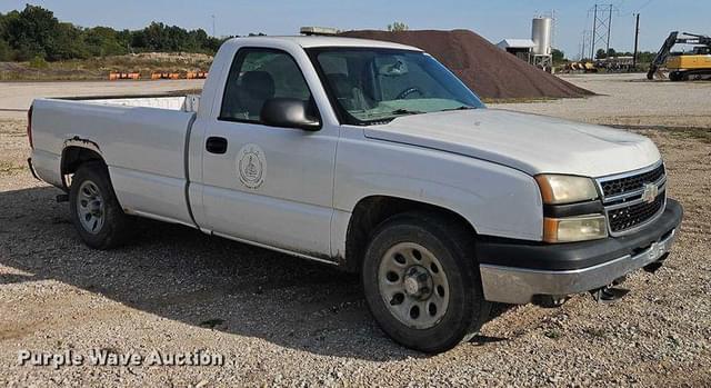 Image of Chevrolet 1500 equipment image 2