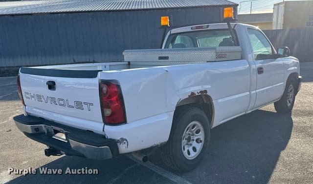 Image of Chevrolet 1500 equipment image 4