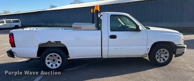 Image of Chevrolet 1500 equipment image 3