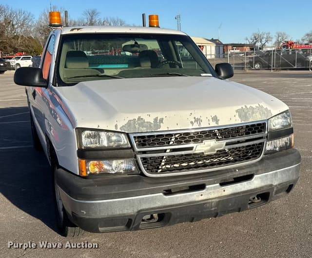 Image of Chevrolet 1500 equipment image 1