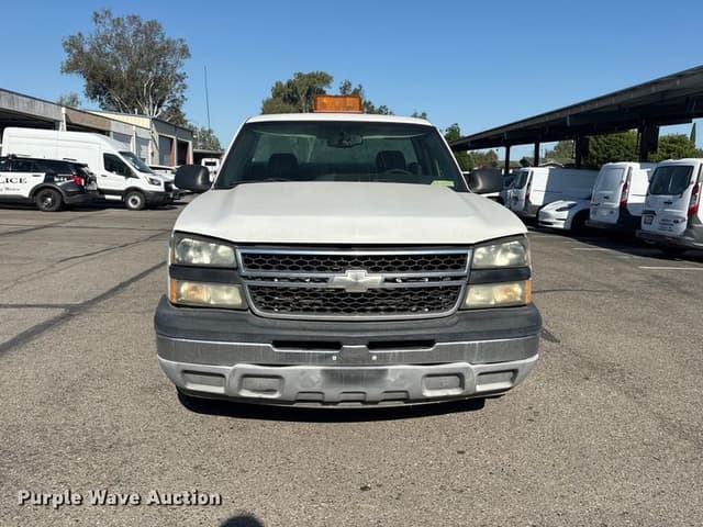 Image of Chevrolet 1500 equipment image 1