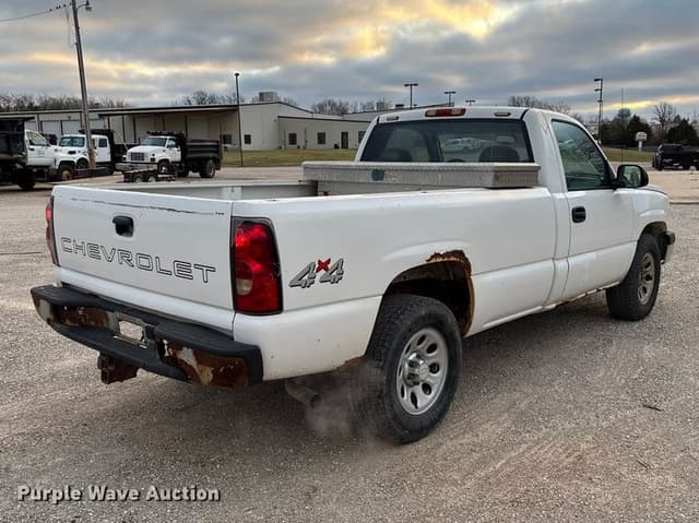 Image of Chevrolet 1500 equipment image 4