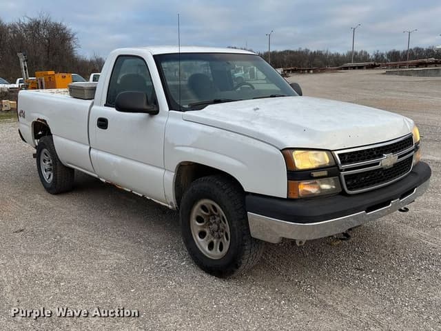 Image of Chevrolet 1500 equipment image 2