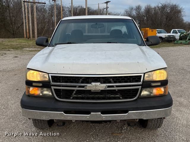 Image of Chevrolet 1500 equipment image 1