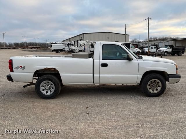 Image of Chevrolet 1500 equipment image 3