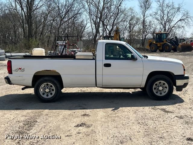 Image of Chevrolet 1500 equipment image 3