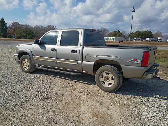 Image of Chevrolet 1500 equipment image 3