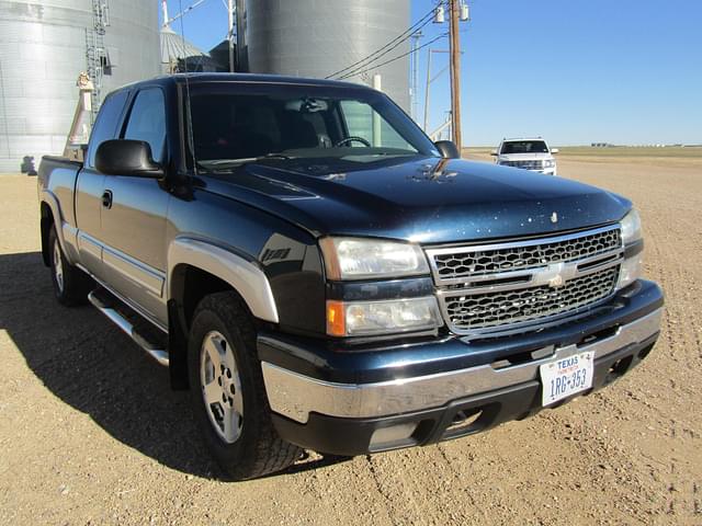 Image of Chevrolet 1500 equipment image 3