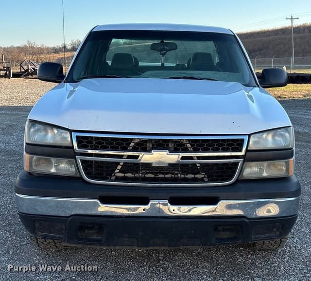 Image of Chevrolet 1500 equipment image 1