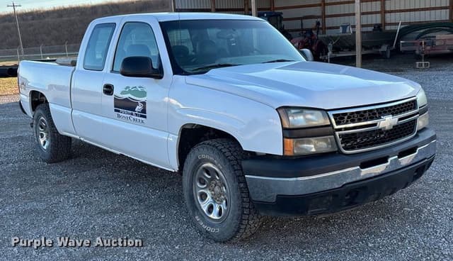 Image of Chevrolet 1500 equipment image 2