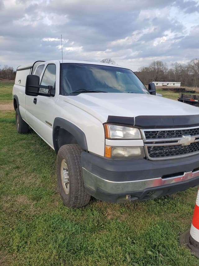 Image of Chevrolet 2500HD equipment image 4