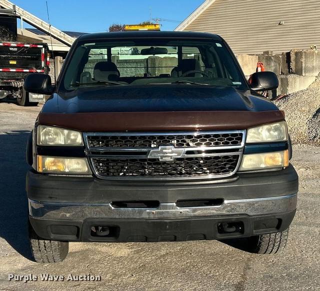 Image of Chevrolet 2500 equipment image 1