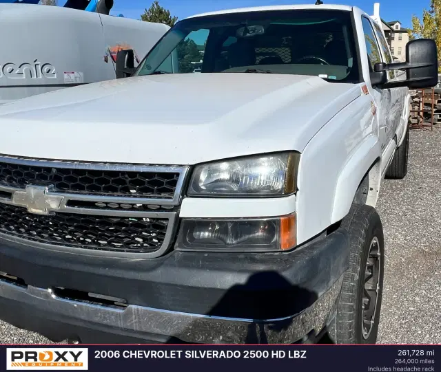 Image of Chevrolet 2500HD equipment image 3