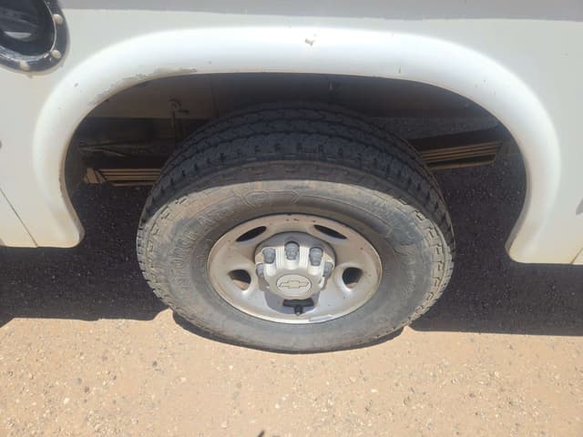 Image of Chevrolet 2500 equipment image 4