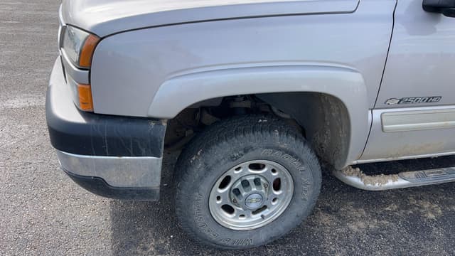 Image of Chevrolet 2500HD equipment image 4
