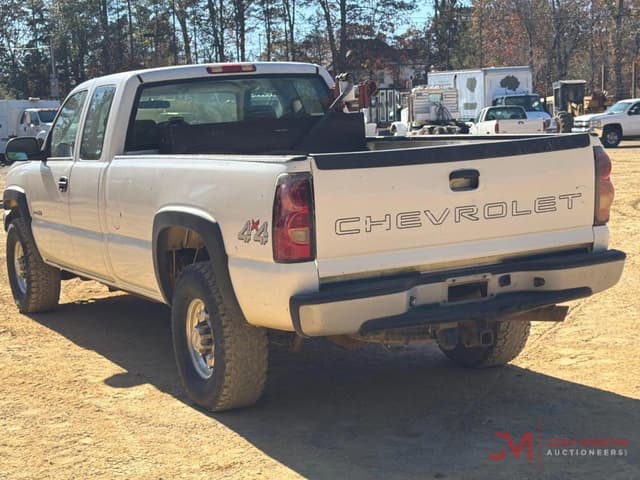 Image of Chevrolet 2500HD equipment image 4